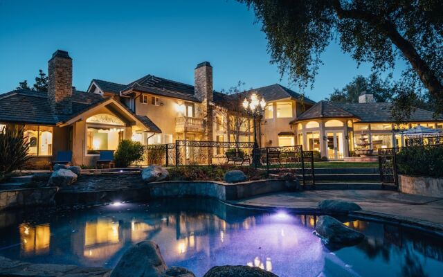 Oak Manor - Callaway