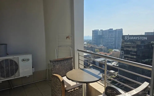 Glammys Suites at Hydro