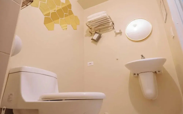 Minimalist Chic City Loft