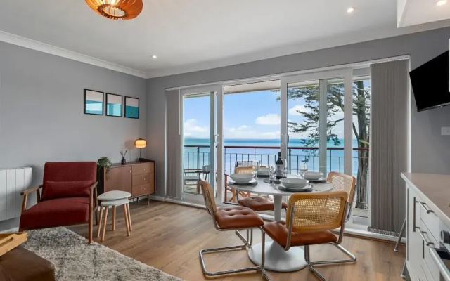 33 Beach Court - Direct Beach Access Sea Views