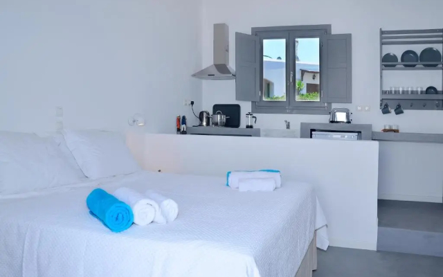 Ionathan Koufonisia Suites