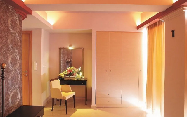 Niriides Beach Hotel