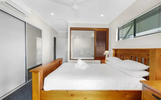 Bright 3-bedroom Beachside Stay With Pool & BBQ