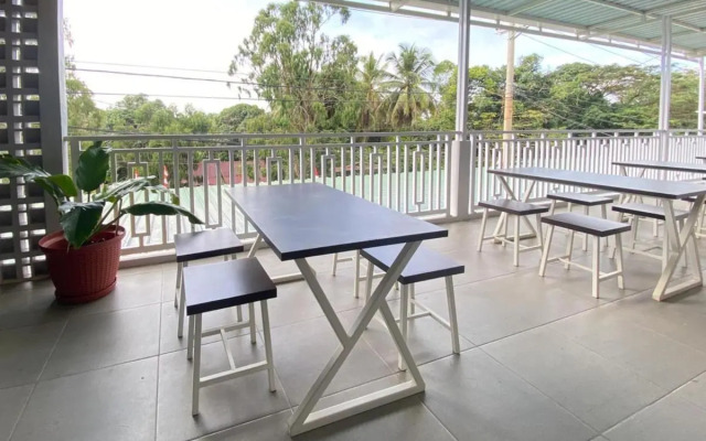 MJ Guest House Pusat Kota Malili Mitra RedDoorz