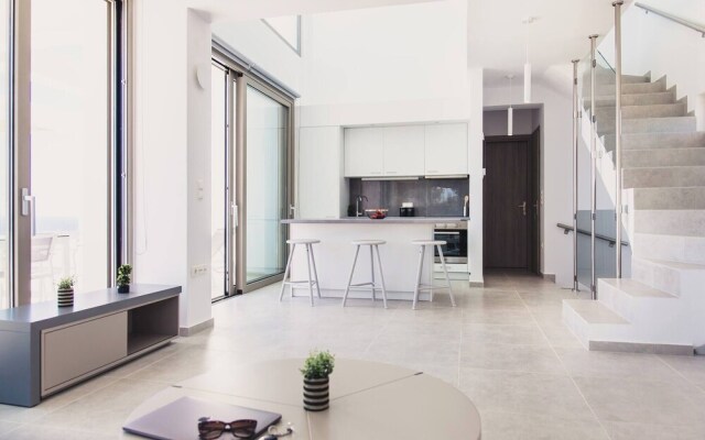 Starlight Villa Guro - 4bd, 4ba, 4min To Beach
