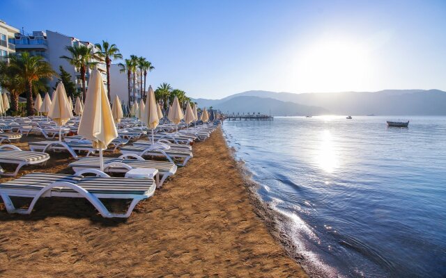 Aurasia Beach Hotel