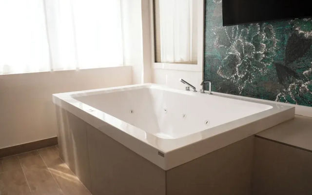 Monumental Luxury Rooms