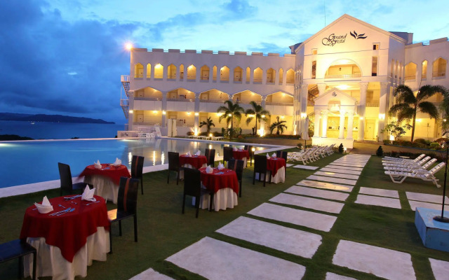 Boracay Grand Vista Resort & Spa
