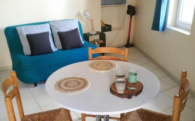 -AU 2- Studio au centre de Millau