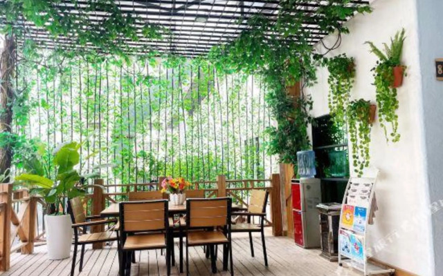 Chunjiang Business Hotel