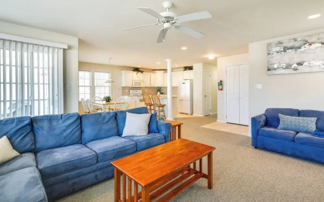 Walk to Beach: Wildwood Apt w/ Balcony!