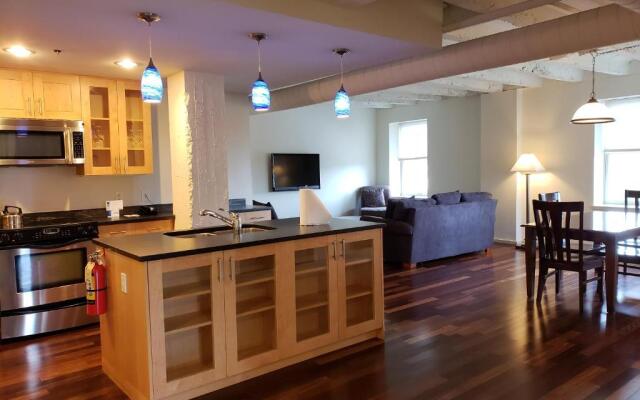 Grand Eastonian Hotel & Suites