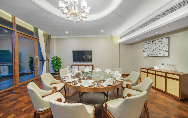 Howard Johnson By Wyndham Lake Serenity Hotel Neijiang