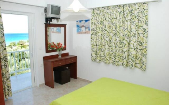 Amoudi Studios Apartments Hotel