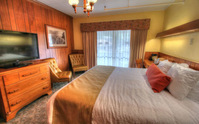 The Historic Gatlinburg Inn