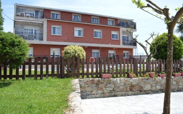 Apartamentos Sinás Playa
