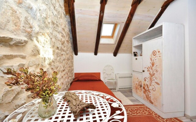 Nice Home in Podstrana with Hot Tub, WiFi & 4 Bedrooms