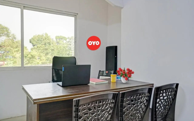 Oyo Flagship 808201 Hornbill Residency