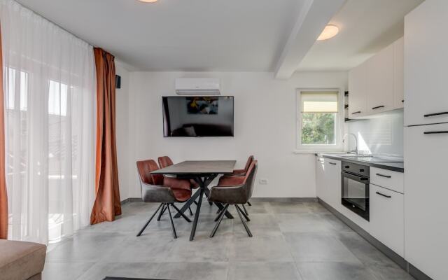 Apt With Terrace and sea View, in Heart of Split