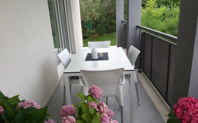 Modern Apartment in Kastel Stafilic With Fenced Garden