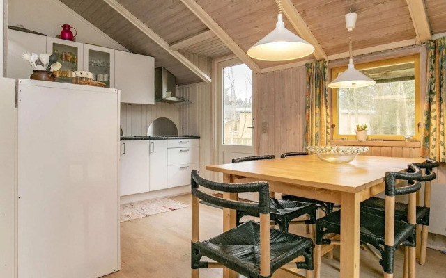 Lovely Holiday Home in Humble near Sea