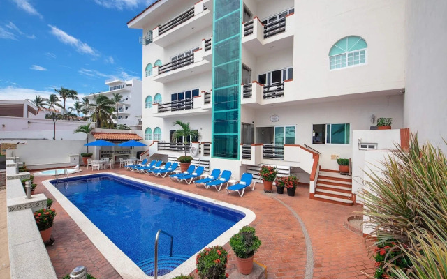 WIVC Casa de la Playa Condo - Literally on the Beach with Swimming Pool & Jacuzzi
