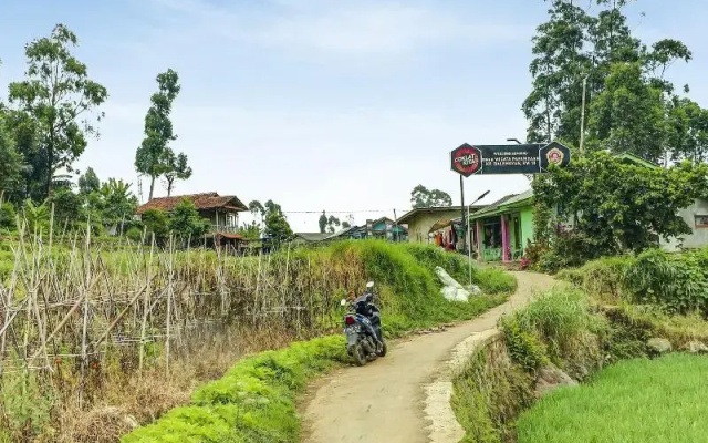 OYO Homes90991Eco Tourism Desa Panundaan Ciwidey 2