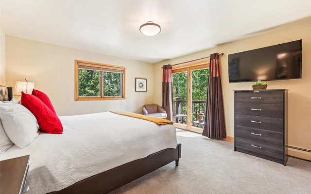 Friendly Fox Chalet 8 Bedroom Home by RedAwning