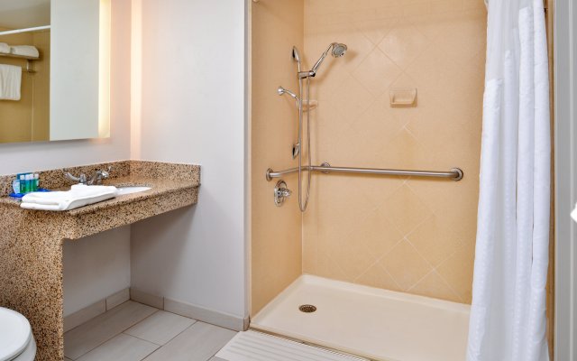 Holiday Inn Express & Suites Buffalo Downtown - Medical CTR by IHG