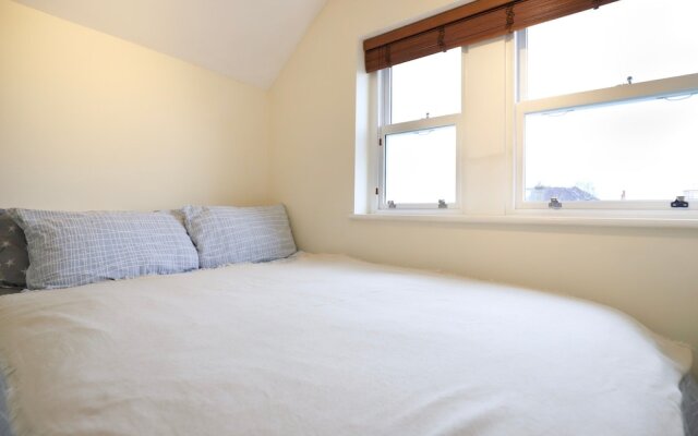 2 Bedroom Flat in Battersea Near Clapham Common