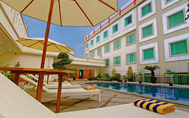 Rocky Plaza Hotel Padang