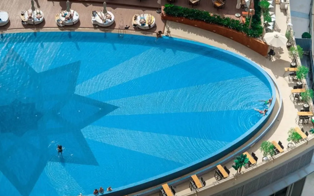 Luton Vacation Homes - Address Marina