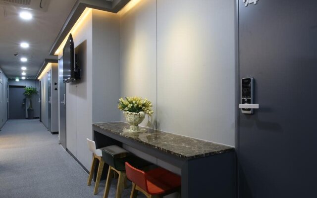 Step Inn Myeongdong 1