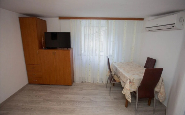 Božo - in Centre - A1