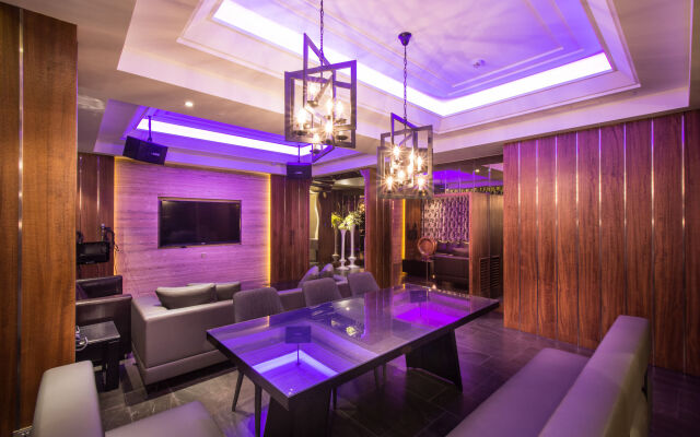 Uher Luxury Resort & Hotel