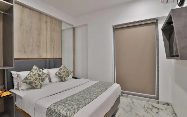 OYO Rooms Near Station Gulambaba Road 2
