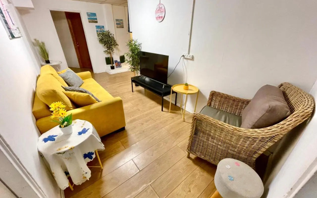 Low-Cost Guesthouse - By The Beach!