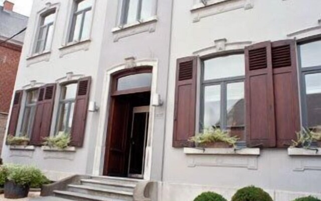 Le Castel Hotel