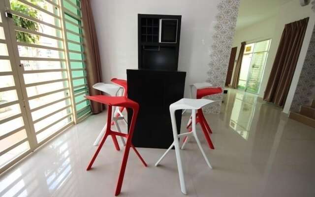 Felicia Home