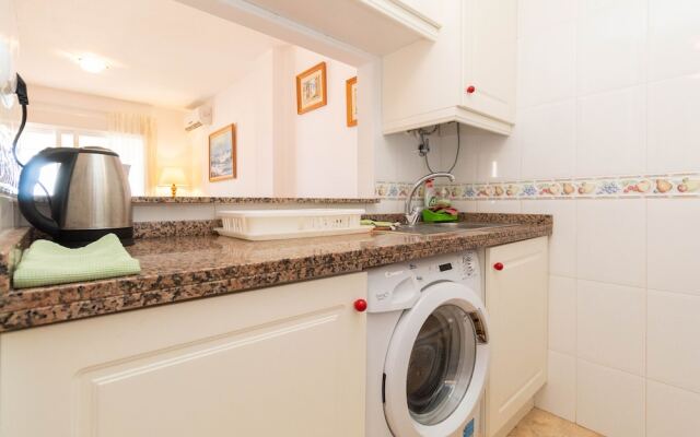 Penthouse with Sea Views & Lovely Garden