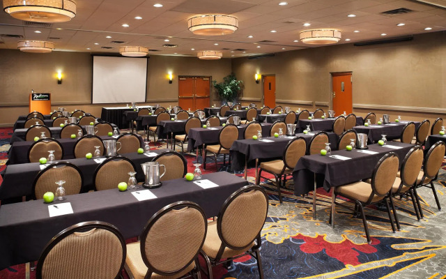 DoubleTree by Hilton Roseville Minneapolis