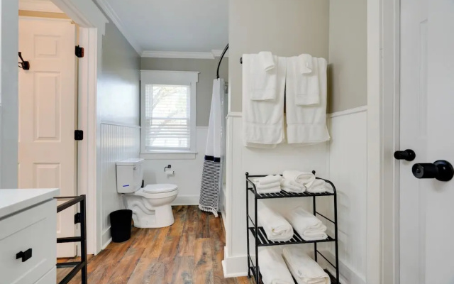 Cozy Blackstone Getaway < 2 Mi to Downtown!
