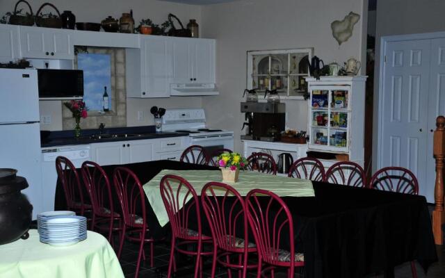 Golden Pathways Retreat and B&B