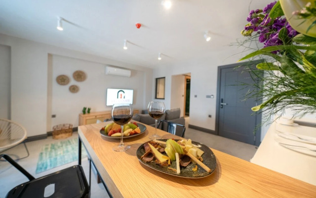 Reddoors Suites Sea View