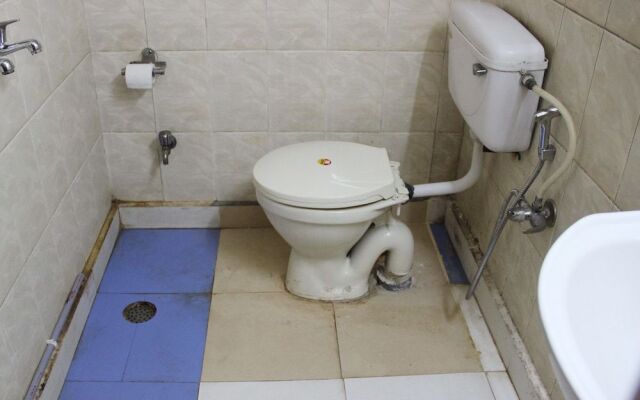 OYO 2407 Hotel Gera's M1