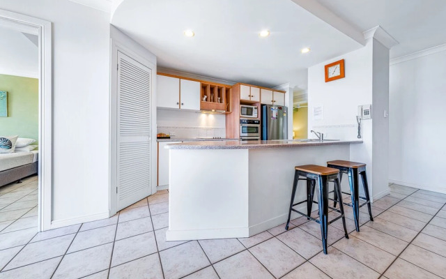 Ocean Views Galore - Airlie Beach