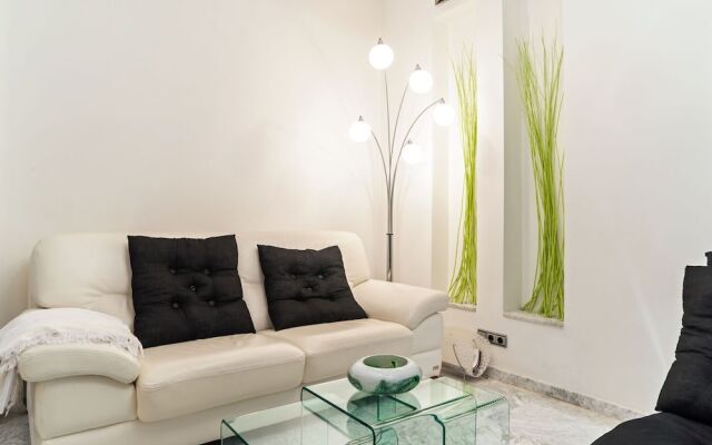 Graceful Apartment in Sevilla near Royal Alcázar