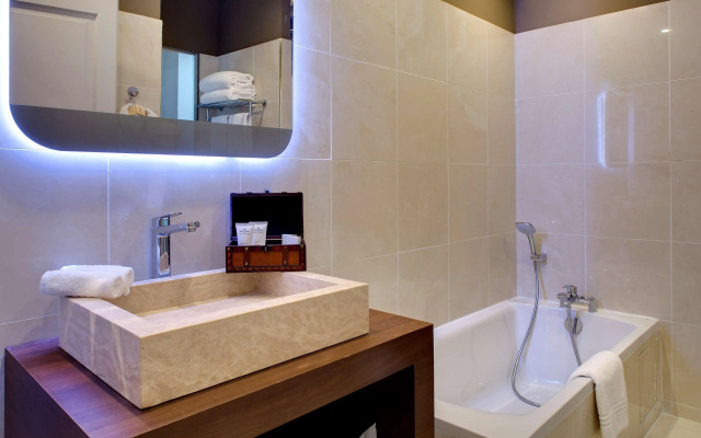 Grand Hotel Des Sablettes Plage, Curio Collection By Hilton