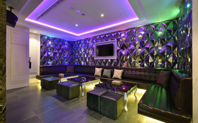 Uher Luxury Resort & Hotel
