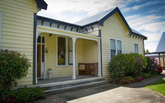 The Old Manse Boutique
